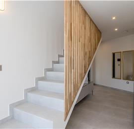 4 bedroom villa with heated pool and sea view in Vinišće, sleeps 8